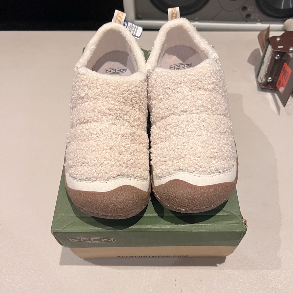 Keen Women's Howser 2 Casual Comfy Durable Slippers, Birch/Curry Size 9 - Picture 6 of 10
